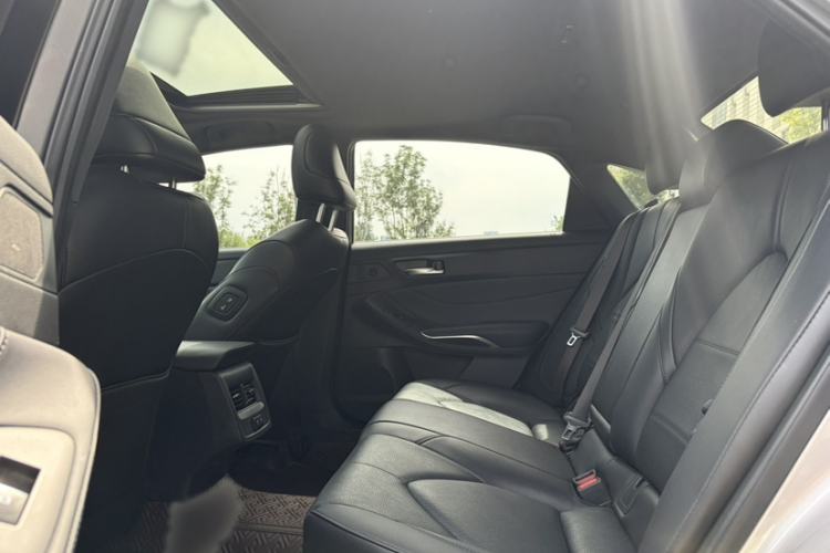 Used Toyota Avalon 2019 2.0L Luxury Edition China VI Standard Interior 10