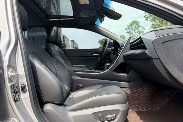 Used Toyota Avalon 2019 2.0L Luxury Edition China VI Standard Interior 12