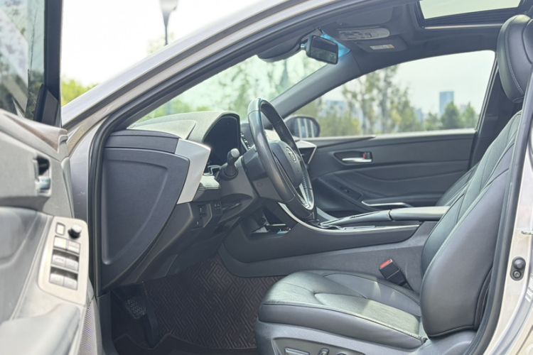 Used Toyota Avalon 2019 2.0L Luxury Edition China VI Standard Interior 14