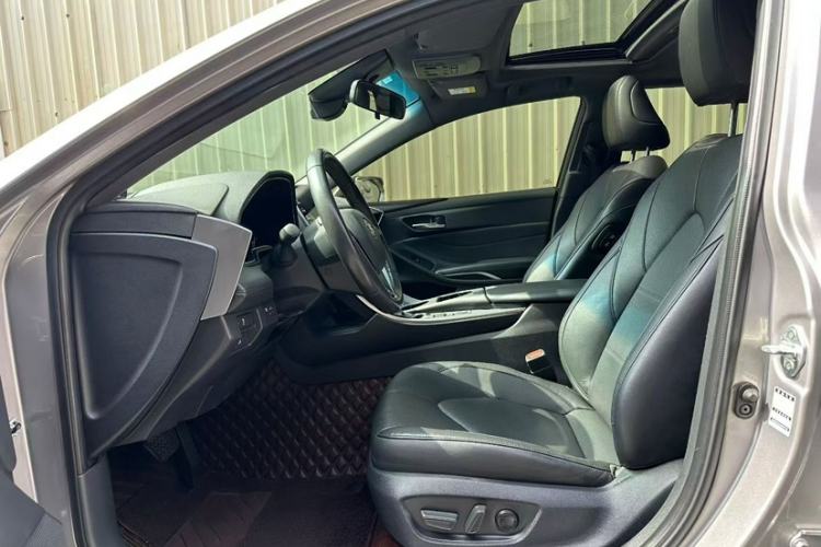 Used Toyota Avalon 2019 2.0L Luxury Edition China VI Standard Interior 2