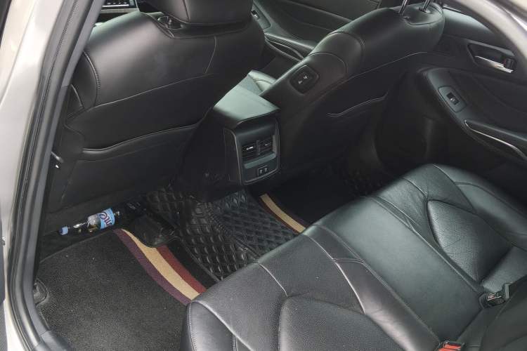 Used Toyota Avalon 2019 2.0L Luxury Edition China VI Standard Interior 2