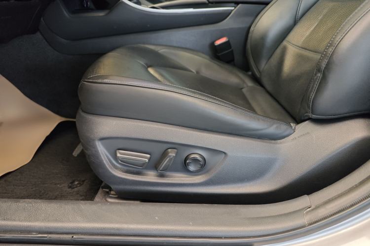 Used Toyota Avalon 2019 Dual-Engine 2.5L Luxury Edition China VI Standard Interior 2