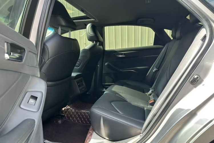 Used Toyota Avalon 2019 2.0L Luxury Edition China VI Standard Interior 3