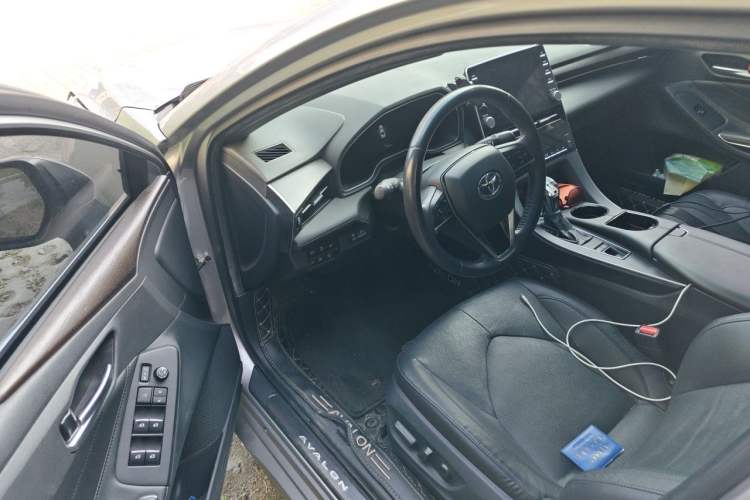 Used Toyota Avalon 2019 2.0L XLE Premium Edition China VI Interior 3
