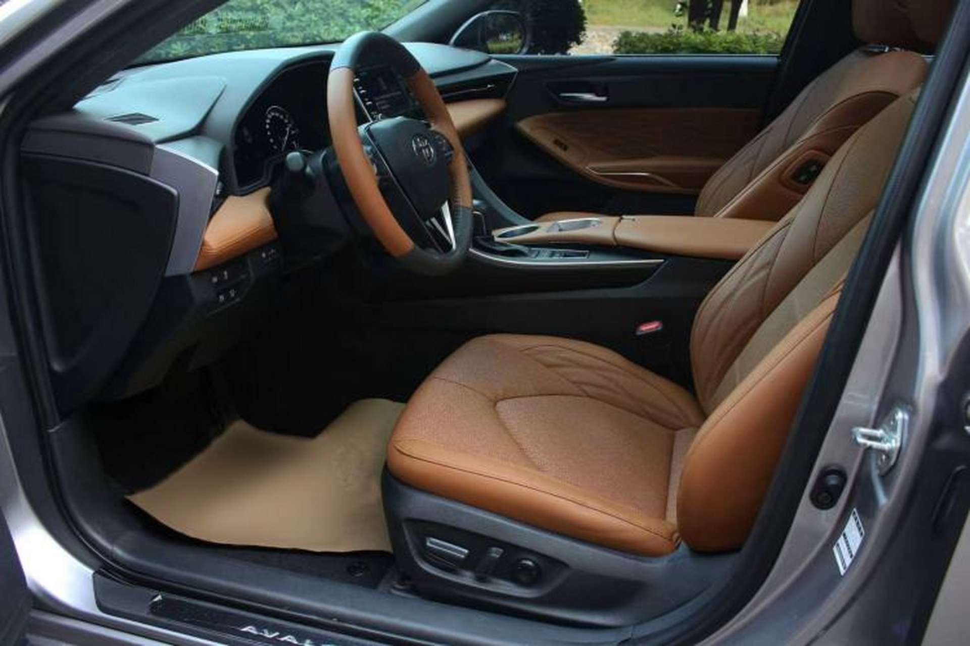 Used Toyota Avalon 2019 Dual-Engine 2.5L XLE Prestige Version China VI Standard Interior 3
