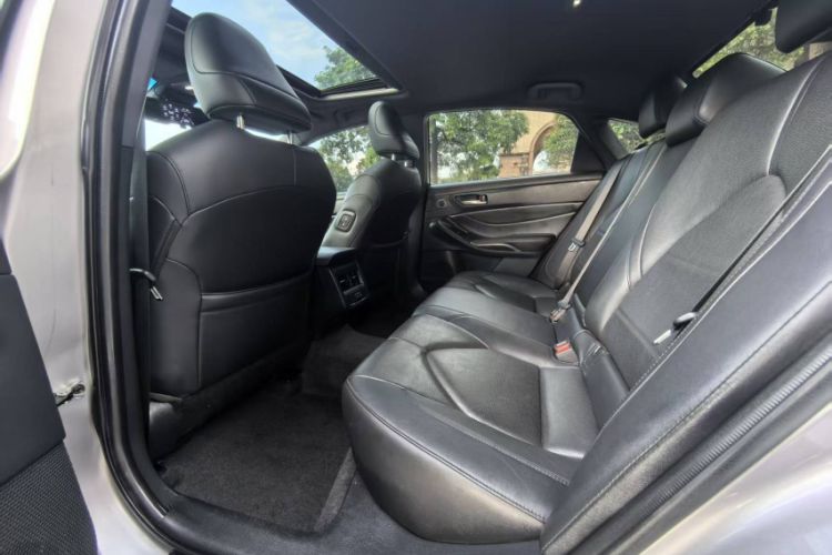 Used Toyota Avalon 2019 2.0L Luxury Edition China VI Standard Interior 3