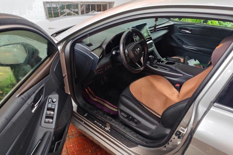 Used Toyota Avalon 2019 2.0L XLE Premium Edition China VI Interior 3