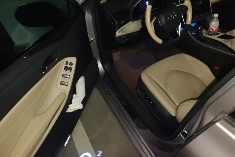 Used Toyota Avalon 2019 2.0L XLE Premium Edition China VI Interior 3