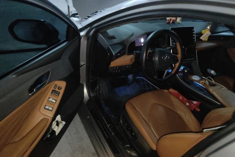 Used Toyota Avalon 2019 Dual-Engine 2.5L XLE Prestige Version China VI Standard Interior 3