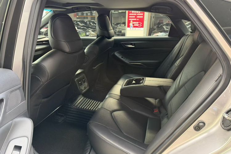 Used Toyota Avalon 2019 2.0L XLE Premium Edition China VI Interior 3