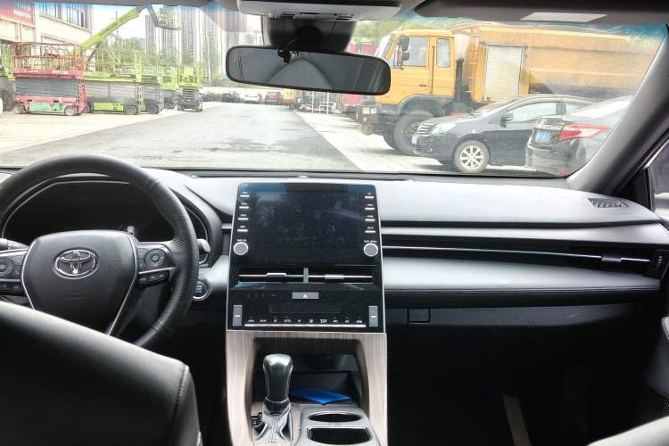 Used Toyota Avalon 2019 2.0L Luxury Edition China VI Standard Interior 3