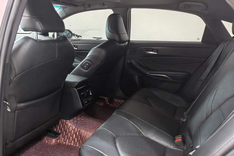 Used Toyota Avalon 2019 2.0L XLE Premium Edition China VI Interior 3