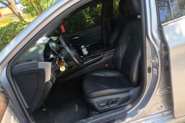Used Toyota Avalon 2019 2.0L XLE Premium Edition China VI Interior 3