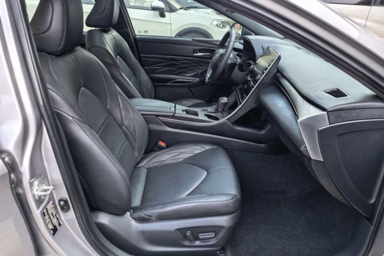 Used Toyota Avalon 2019 2.5L Touring Premium Version China VI Standard Interior 4