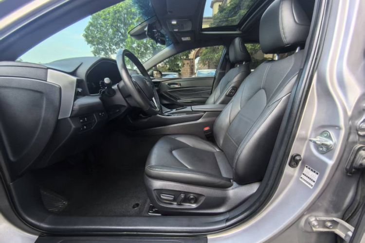 Used Toyota Avalon 2019 2.0L Luxury Edition China VI Standard Interior 4