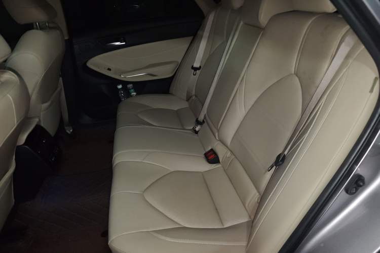 Used Toyota Avalon 2019 2.0L XLE Premium Edition China VI Interior 4