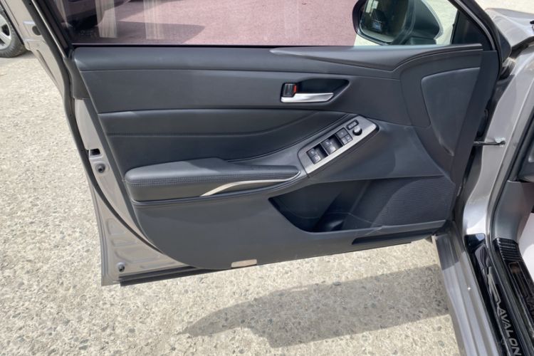 Used Toyota Avalon 2019 Dual-Engine 2.5L Luxury Edition China VI Standard Interior 4
