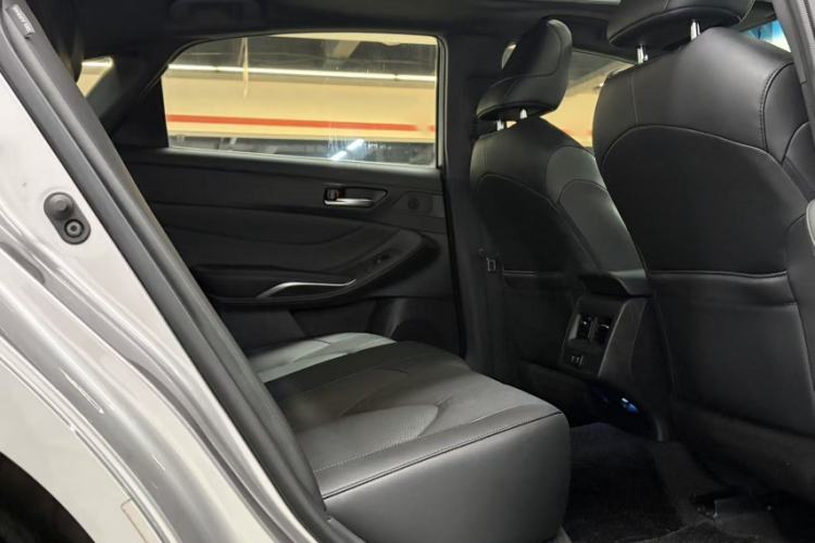 Used Toyota Avalon 2019 2.0L Luxury Edition China VI Standard Interior 4