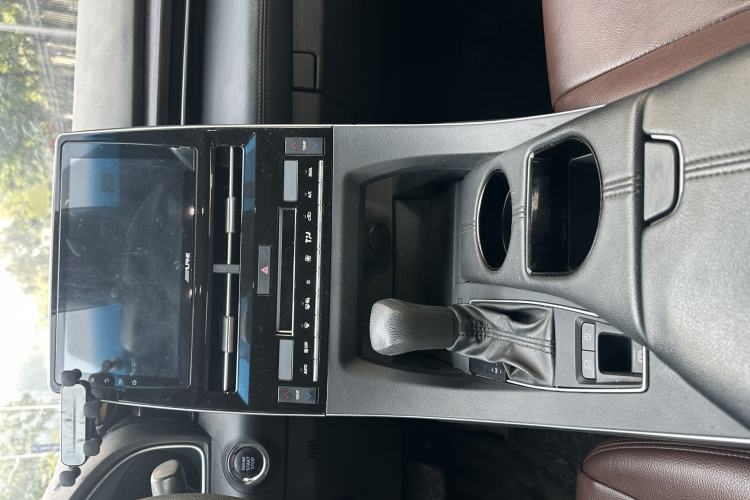 Used Toyota Avalon 2019 2.0L Ambition Edition China VI Interior 4