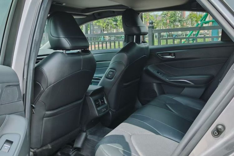 Used Toyota Avalon 2019 Dual-Engine 2.5L Luxury Edition China VI Standard Interior 4