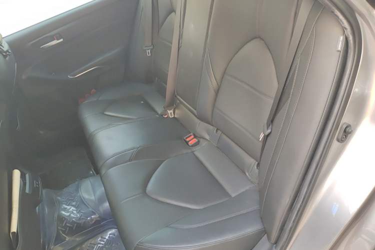 Used Toyota Avalon 2019 Dual-Engine 2.5L Luxury Edition China VI Standard Interior 4