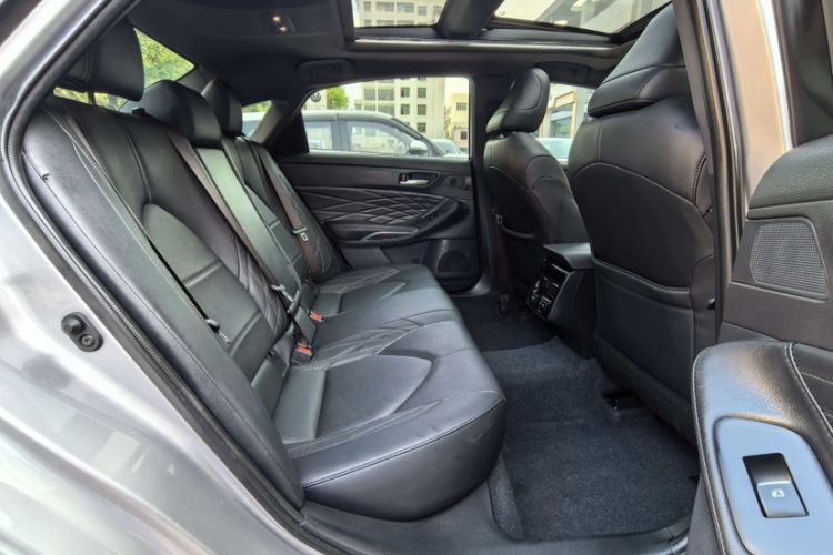Used Toyota Avalon 2019 2.5L Touring Premium Version China VI Standard Interior 5