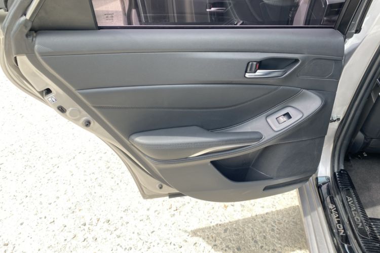 Used Toyota Avalon 2019 Dual-Engine 2.5L Luxury Edition China VI Standard Interior 5