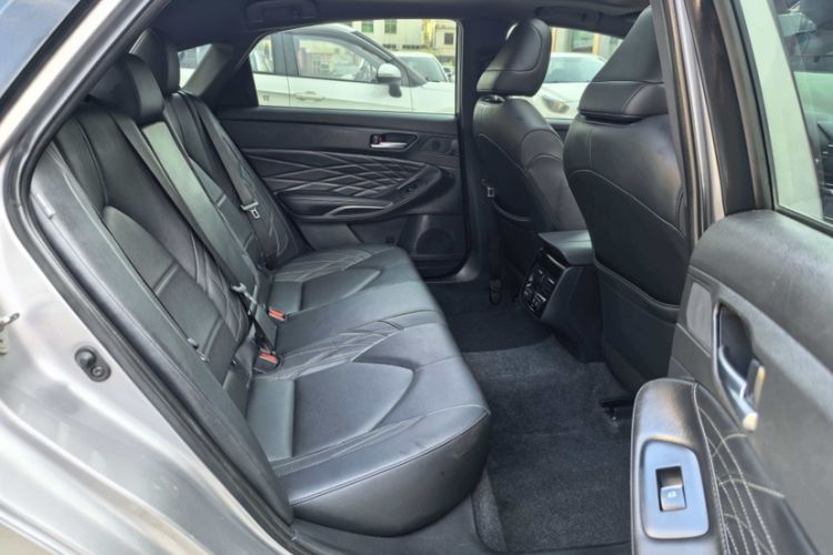 Used Toyota Avalon 2019 2.5L Touring Premium Version China VI Standard Interior 6