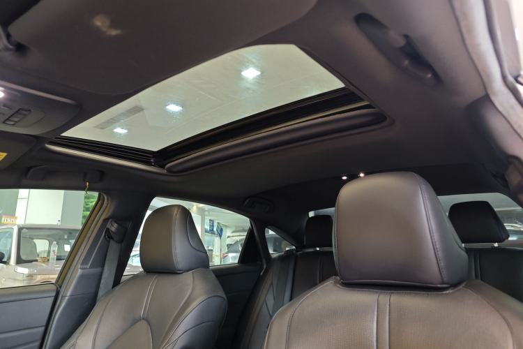 Used Toyota Avalon 2019 Dual-Engine 2.5L Luxury Edition China VI Standard Interior 6