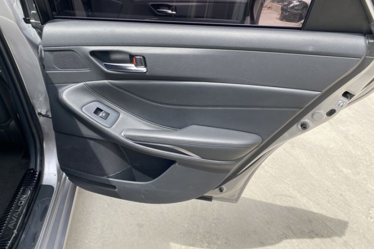 Used Toyota Avalon 2019 Dual-Engine 2.5L Luxury Edition China VI Standard Interior 8