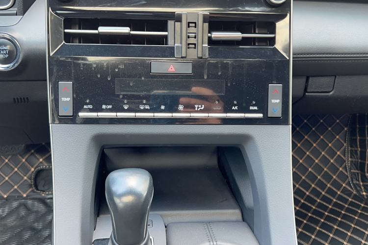 Used Toyota Avalon 2019 2.0L Luxury Edition China VI Standard Interior 8