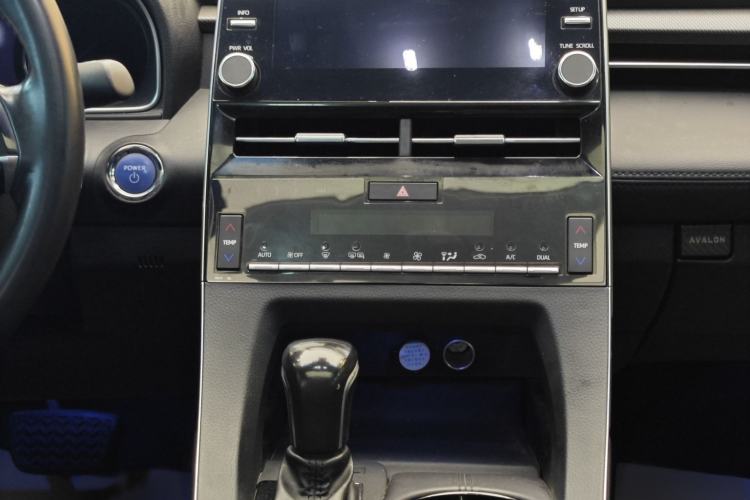 Used Toyota Avalon 2019 Dual-Engine 2.5L Luxury Edition China VI Standard Interior 8