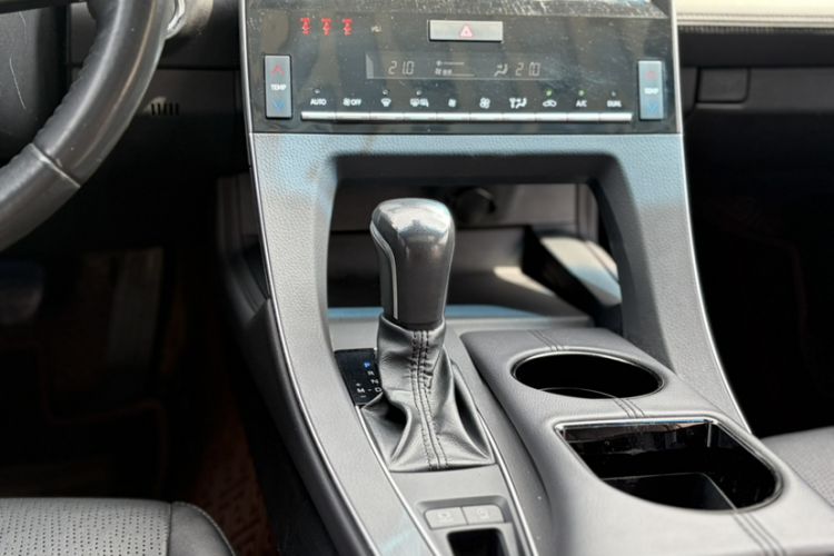 Used Toyota Avalon 2019 2.0L Luxury Edition China VI Standard Interior 9