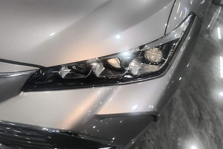 Used Toyota Avalon 2019 2.0L Luxury Edition China VI Standard Left Front Headlight