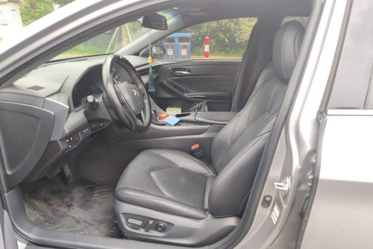 Used Toyota Avalon 2019 Dual-Engine 2.5L Luxury Edition China VI Standard Left Front Seat