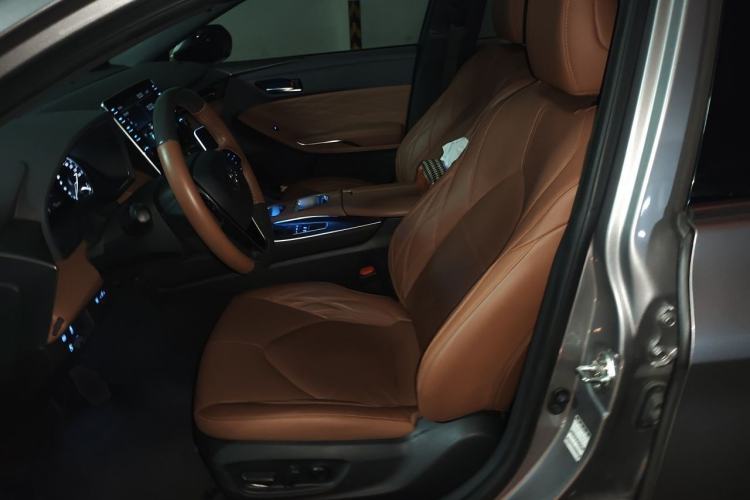 Used Toyota Avalon 2019 Dual-Engine 2.5L XLE Prestige Version China VI Standard Left Front Seat