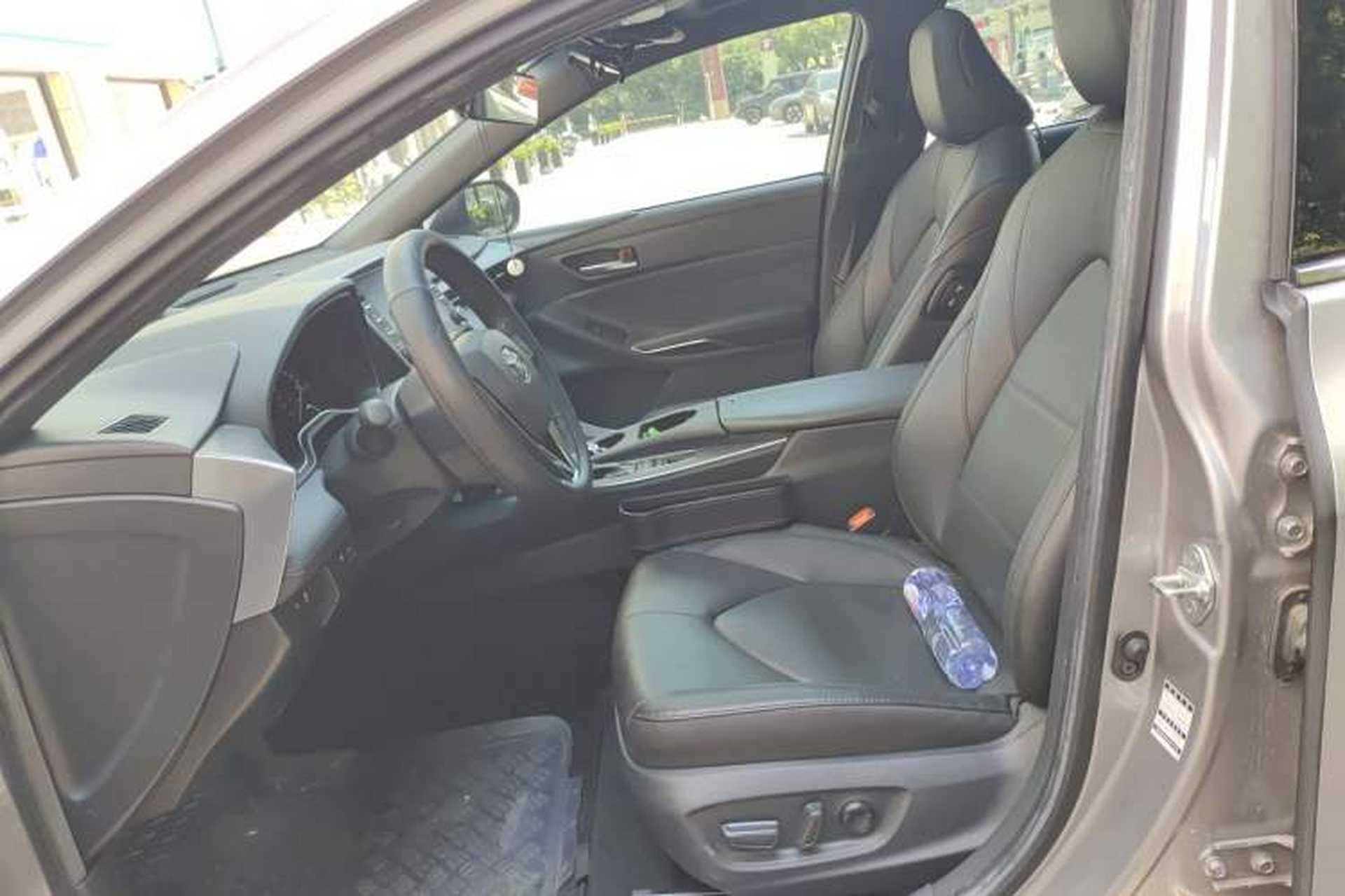 Used Toyota Avalon 2019 Dual-Engine 2.5L Luxury Edition China VI Standard Left Front Seat
