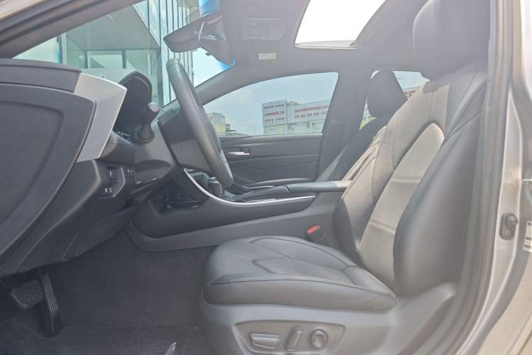 Used Toyota Avalon 2019 2.0L XLE Premium Edition China VI Left Front Seat