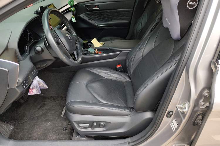Used Toyota Avalon 2019 2.5L Touring Premium Version China VI Standard Left Front Seat
