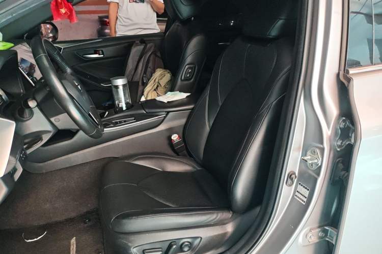 Used Toyota Avalon 2019 Dual-Engine 2.5L Luxury Edition China VI Standard Left Front Seat