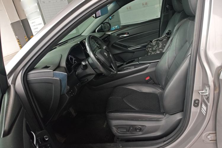 Used Toyota Avalon 2019 2.0L XLE Premium Edition China VI Left Front Seat