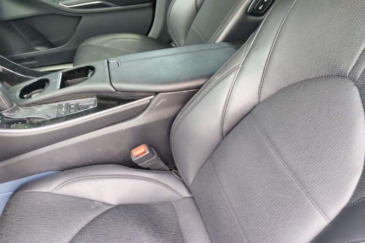 Used Toyota Avalon 2019 Dual-Engine 2.5L Luxury Edition China VI Standard Left Front Seat