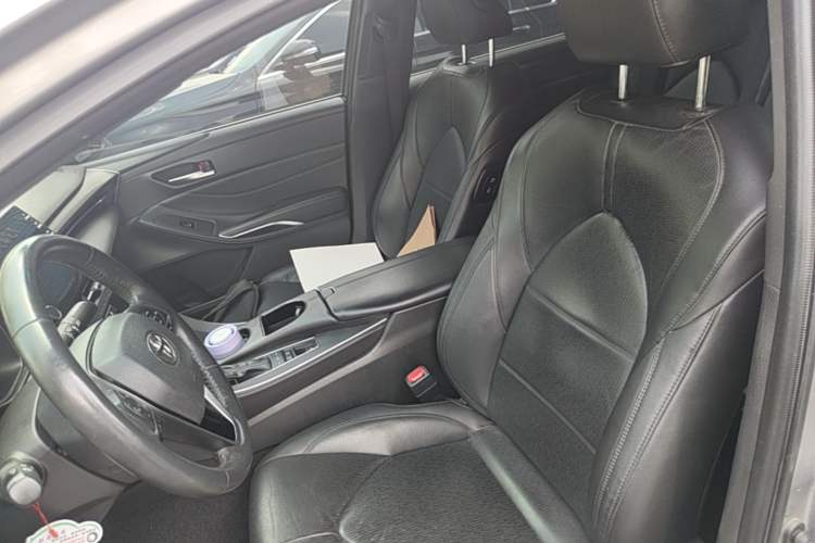 Used Toyota Avalon 2019 Dual-Engine 2.5L Luxury Edition China VI Standard Left Front Seat