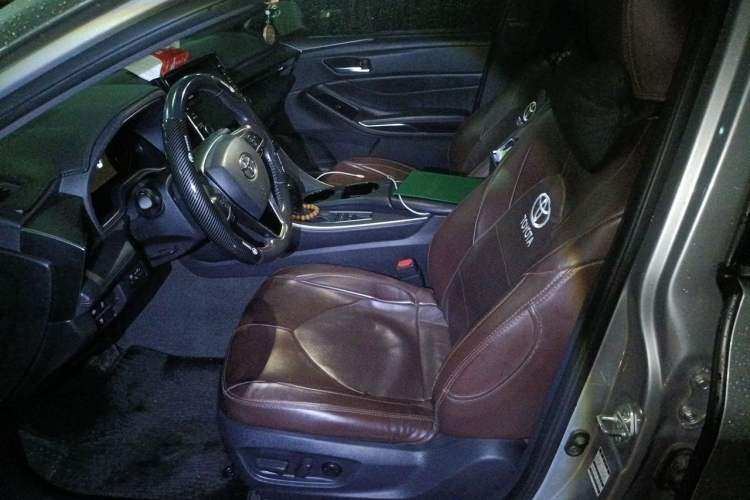 Used Toyota Avalon 2019 Dual-Engine 2.5L Luxury Edition China VI Standard Left Front Seat