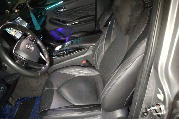 Used Toyota Avalon 2019 Dual-Engine 2.5L XLE Prestige Version China V Standard Left Front Seat