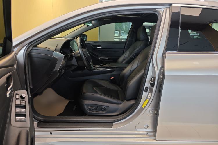 Used Toyota Avalon 2019 Dual-Engine 2.5L Luxury Edition China VI Standard Left Front Seat