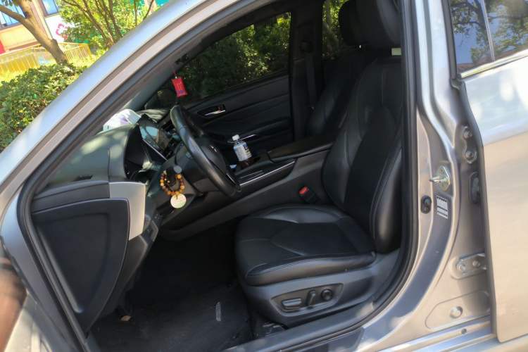 Used Toyota Avalon 2019 2.0L XLE Premium Edition China VI Left Front Seat