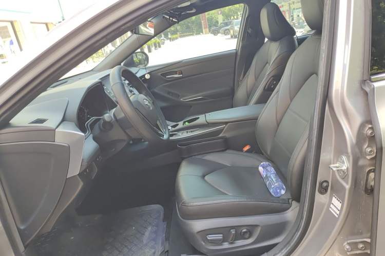 Used Toyota Avalon 2019 Dual-Engine 2.5L Luxury Edition China VI Standard Left Front Seat