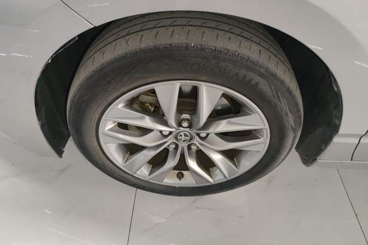Used Toyota Avalon 2019 2.5L Ambition Version China VI Standard Left Front Wheel Hub