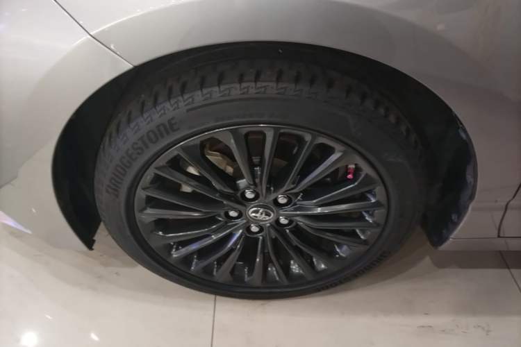 Used Toyota Avalon 2019 2.0L XLE Premium Edition China VI Left Front Wheel Hub